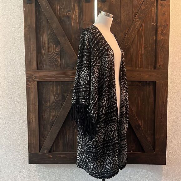 Free People Kimono Patterned Poncho Black White Tassle Boho Open Cardigan M/L - Picture 9 of 12